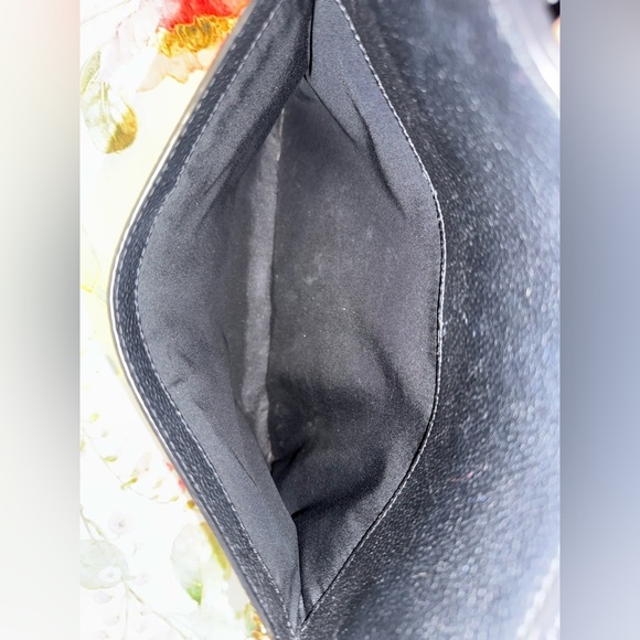 Tory Burch Everly Leather Swingpack Bag - Picture 8 of 13